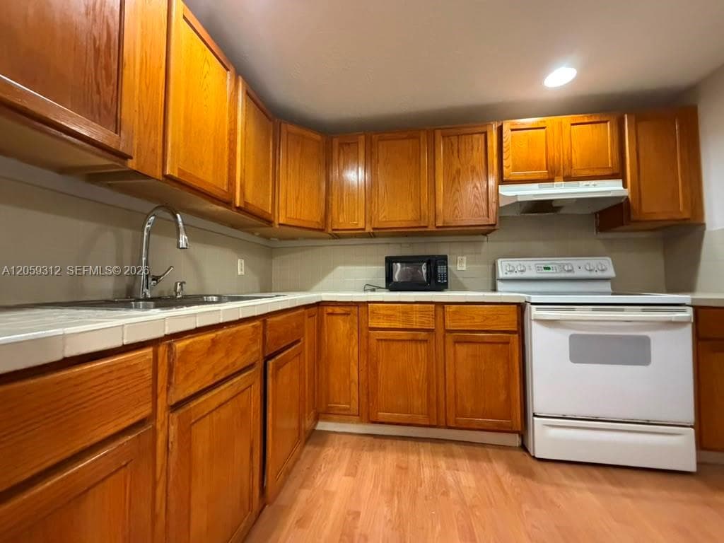 2025 NE 164th St # 1006, North Miami Beach, FL 33162 photo 3