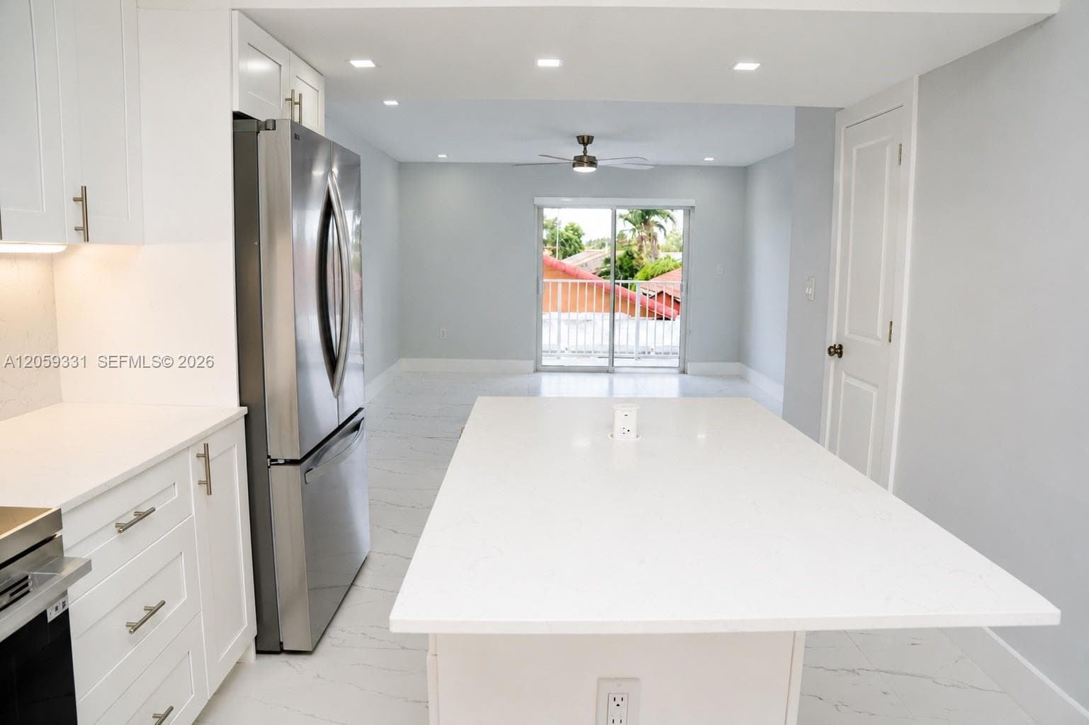 2750 W 76th St # 203, Hialeah FL 33016 photo 2