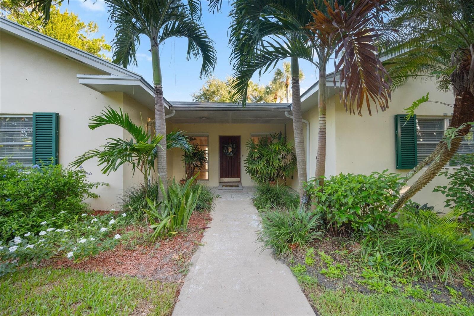 24/22 Via Lucindia Drive, Sewalls Point FL 34996 photo 2