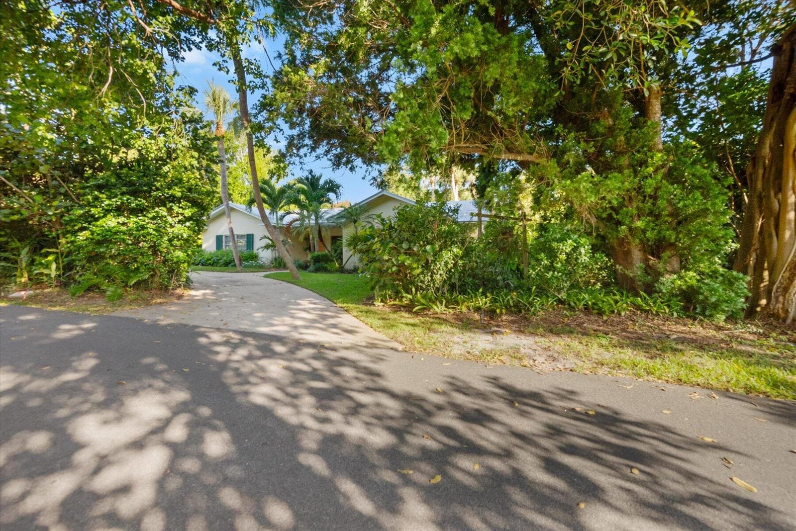 24/22 Via Lucindia Drive, Sewalls Point FL 34996 photo 3