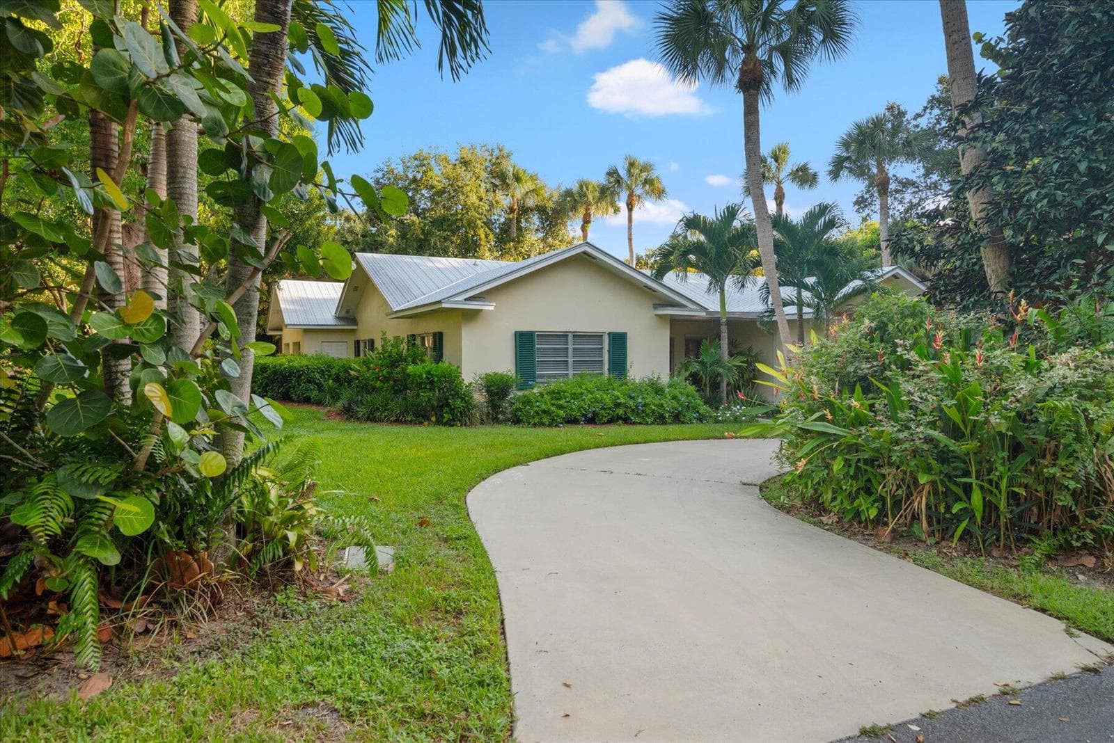 24/22 Via Lucindia Drive, Sewalls Point FL 34996 photo 5