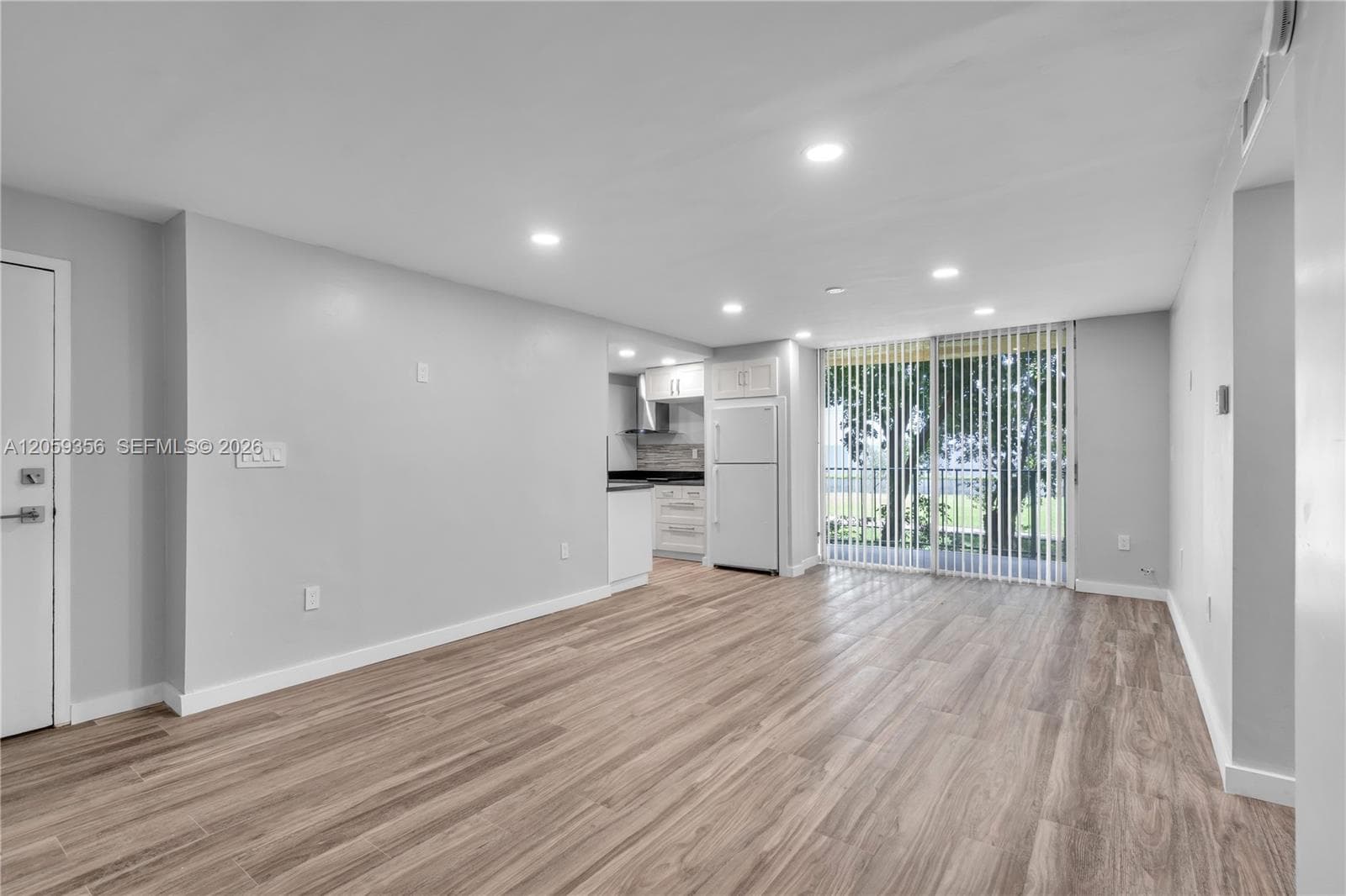 9320 Fontainebleau Blvd # 214, Miami, FL 33172 photo 5