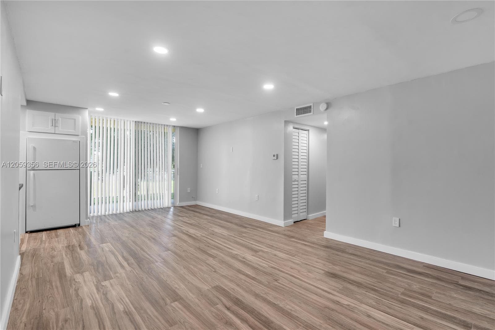 9320 Fontainebleau Blvd # 214, Miami, FL 33172 photo 4