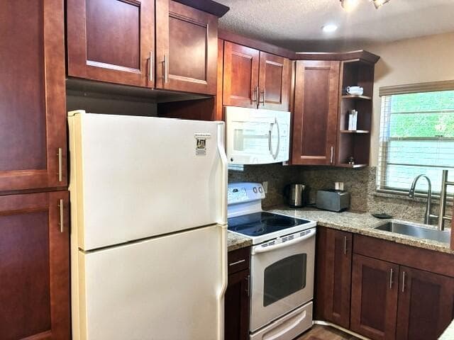 237 Farnham J, Deerfield Beach FL 33442 photo 4