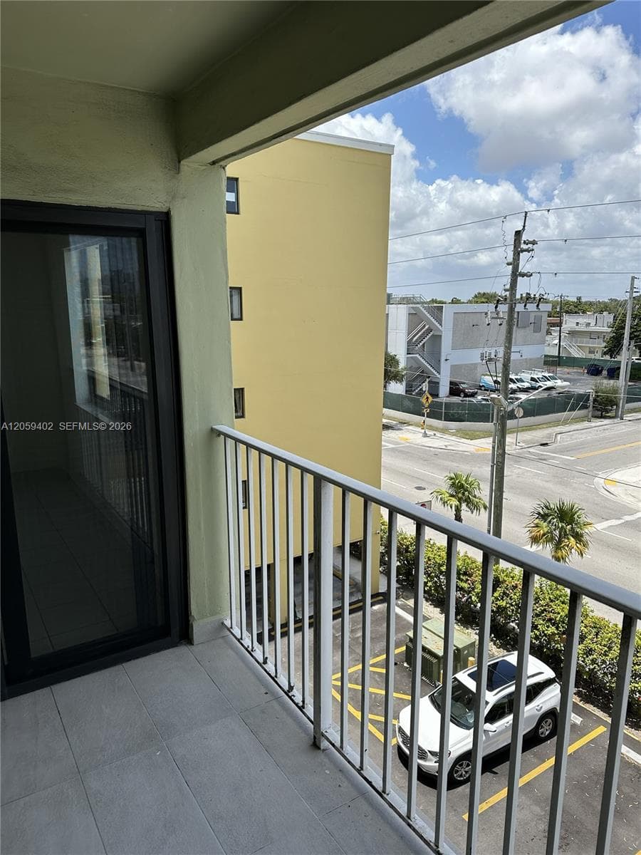 2046 W Flagler St # 409, Miami, FL 33135
