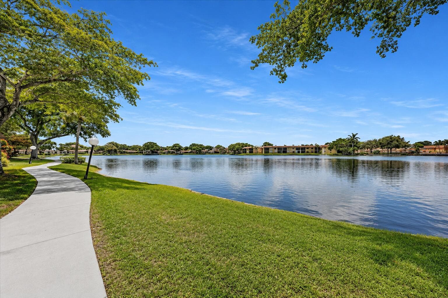 412 Briarwood Circle, Hollywood, FL 33024 photo 2