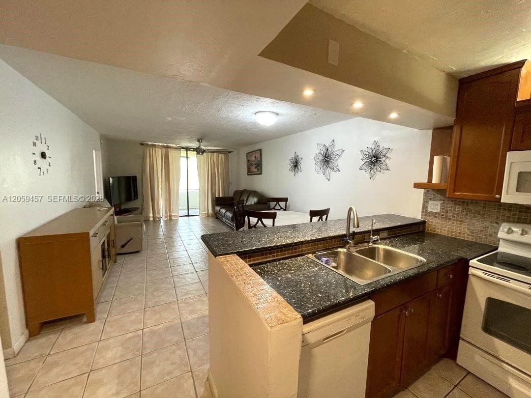 2821 Somerset Dr # 312, Lauderdale Lakes FL 33311 photo 4