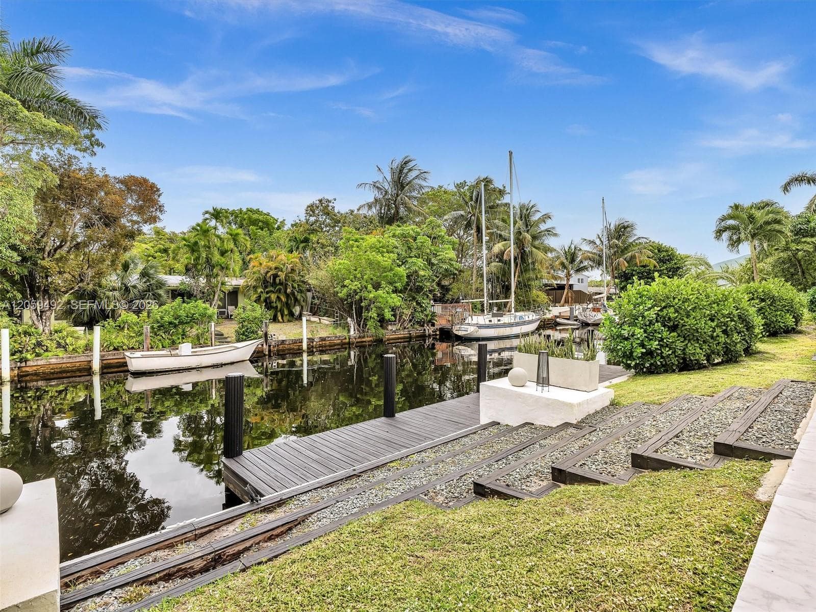 2448 Okeechobee Ln, Fort Lauderdale FL 33312 photo 4