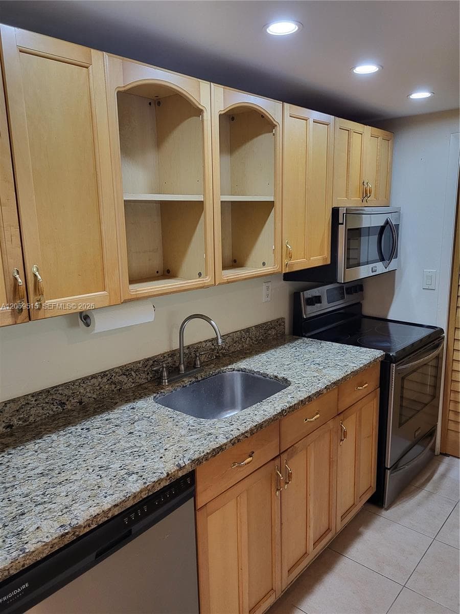 230 Lakeview Dr # 207, Weston FL 33326 photo 3