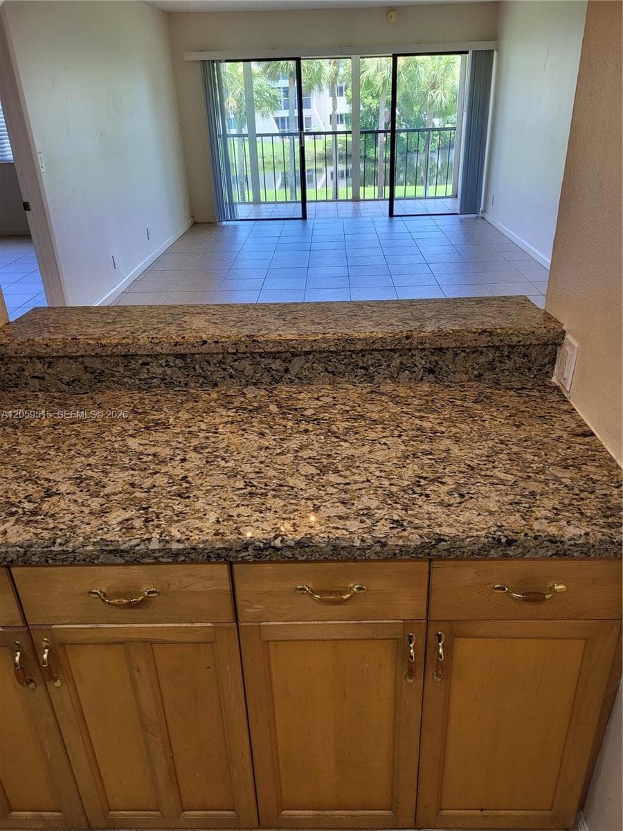 230 Lakeview Dr # 207, Weston FL 33326 photo 5