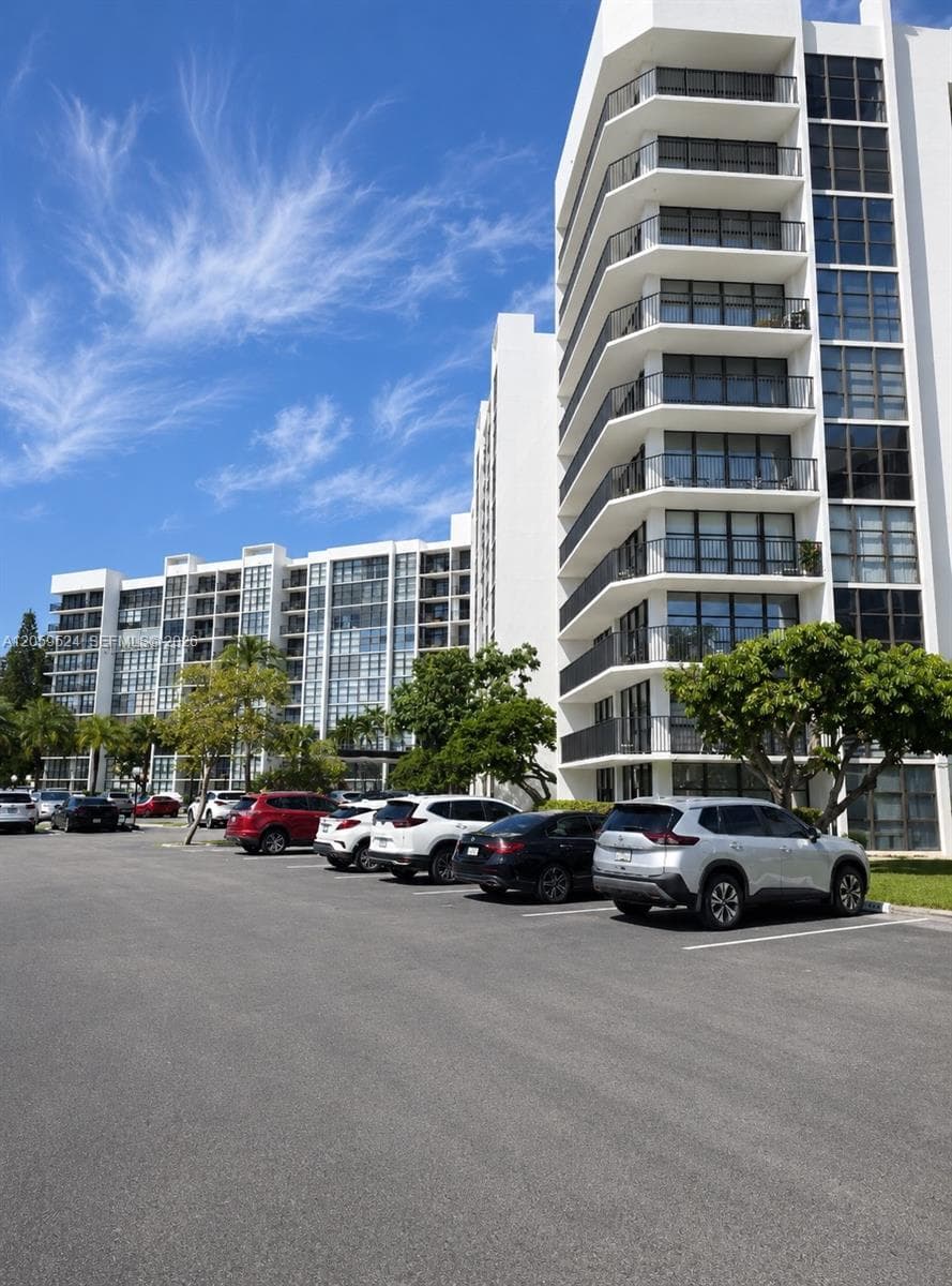 800 Parkview Dr # 716, Hallandale Beach FL 33009 photo 4
