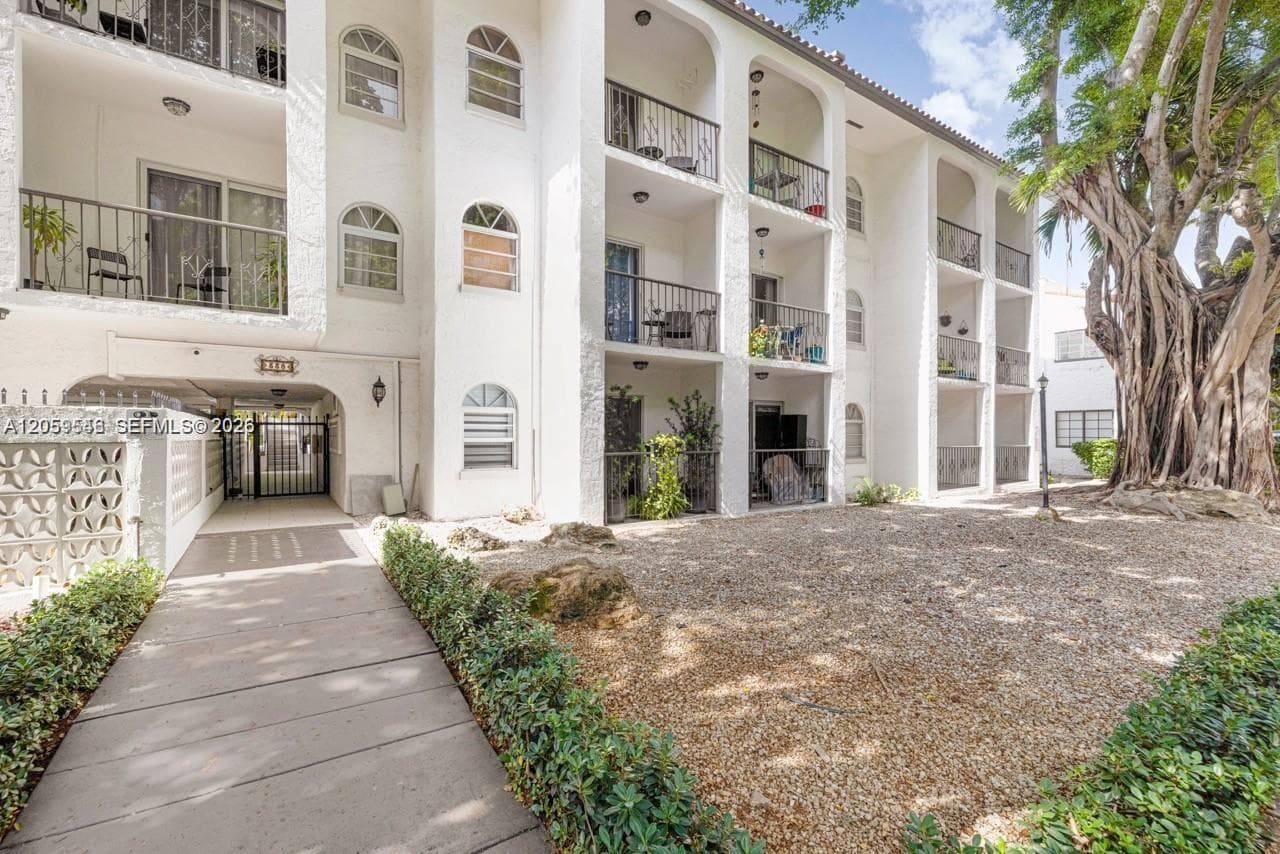 338 Majorca Ave # 207, Coral Gables FL 33134 photo 2