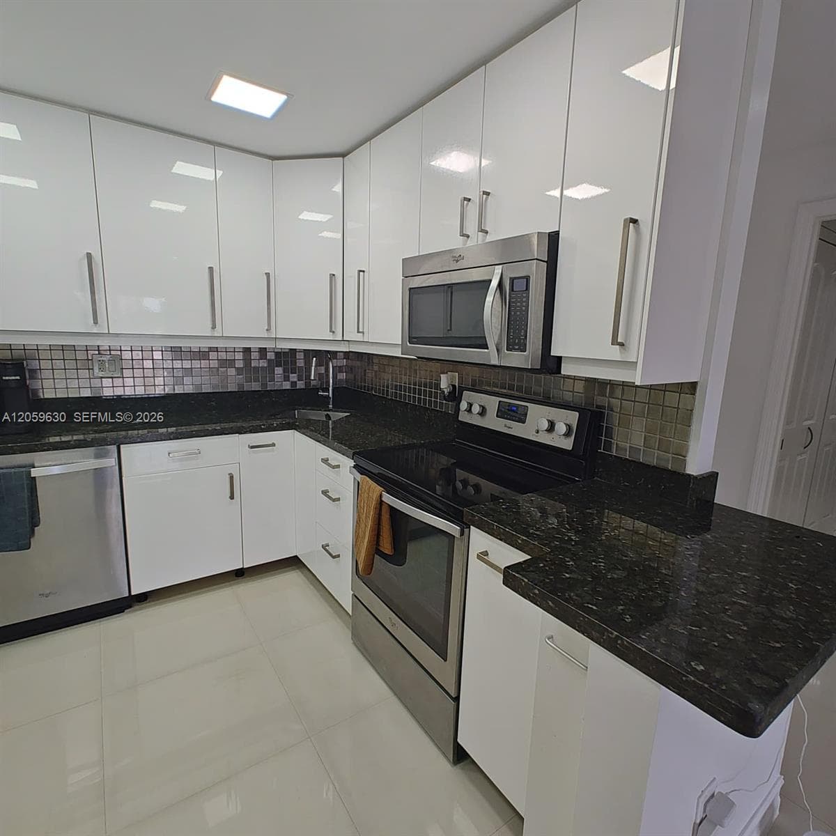 2750 NE 183rd St # 301, Aventura FL 33160