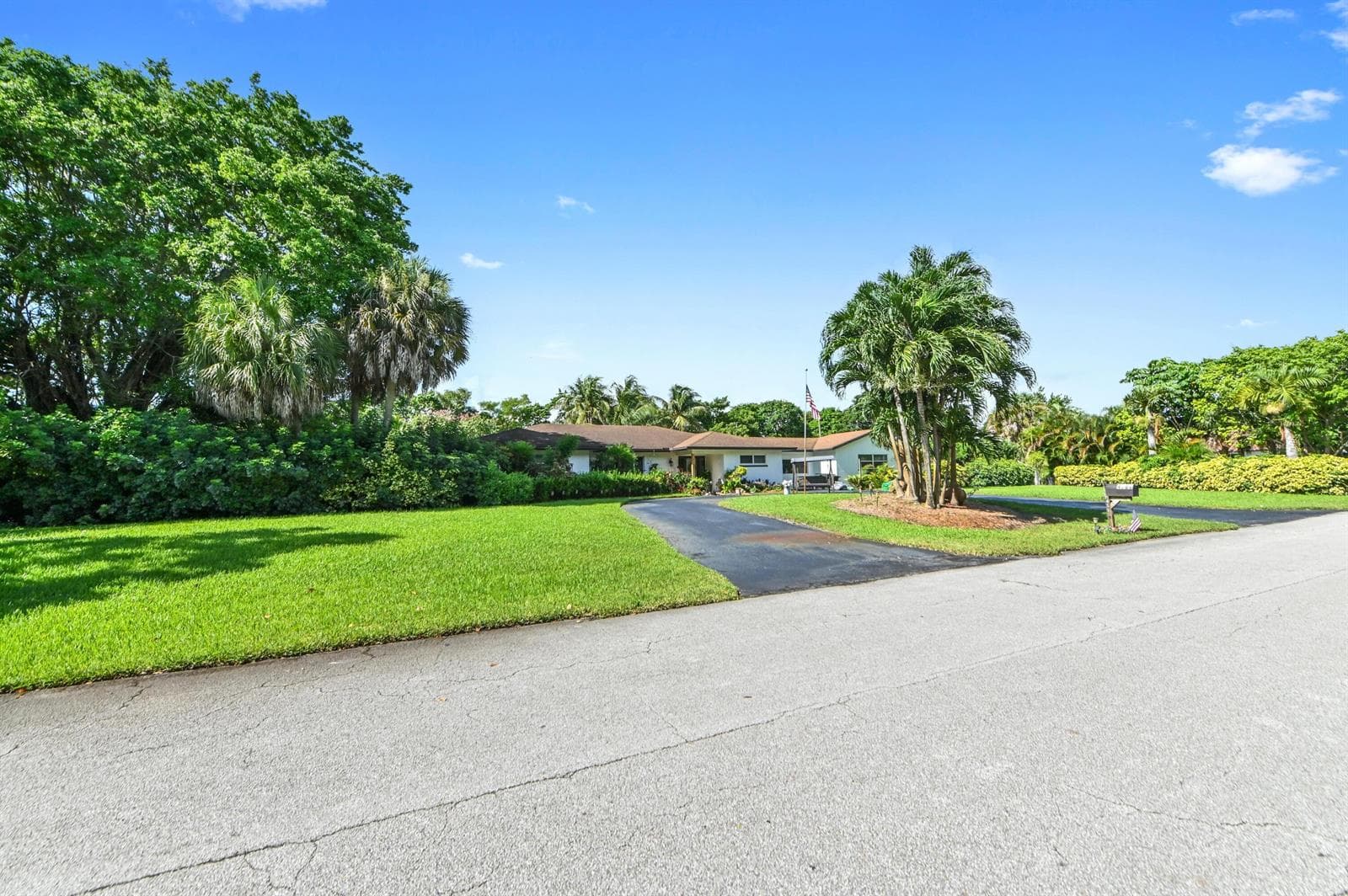 4580 Glenwood Drive, Coconut Creek FL 33066 photo 2