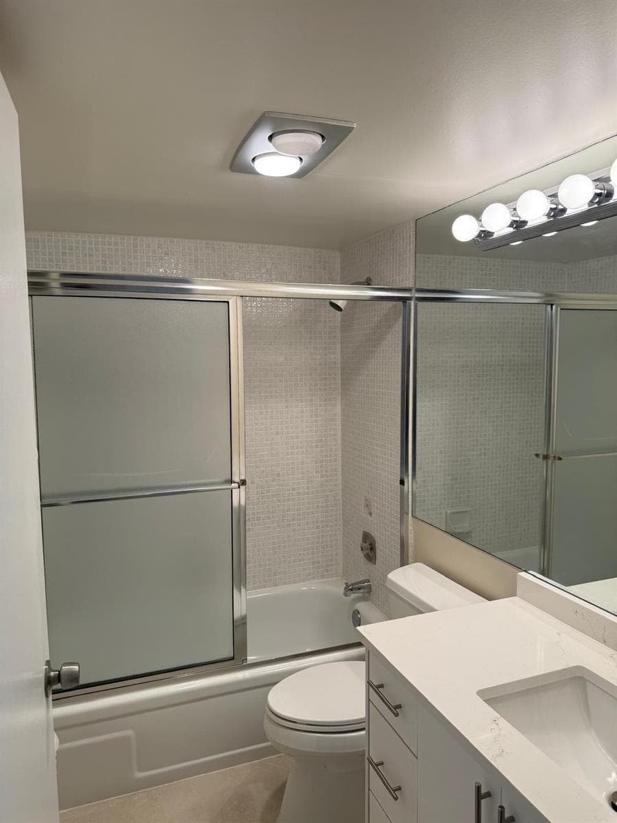 400 VILLAGE GREEN Circle W # 105, Palm Springs FL 33461 photo 5