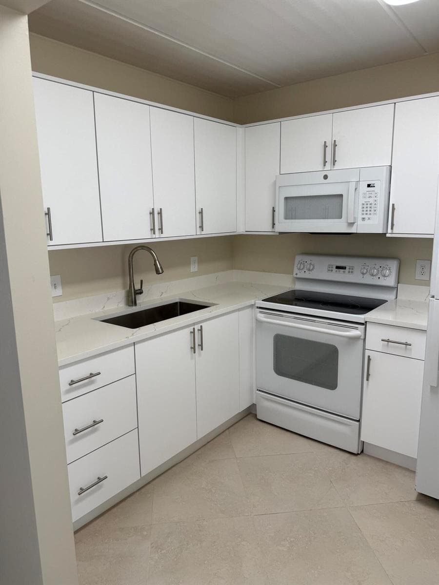 400 VILLAGE GREEN Circle W # 105, Palm Springs FL 33461 photo 4