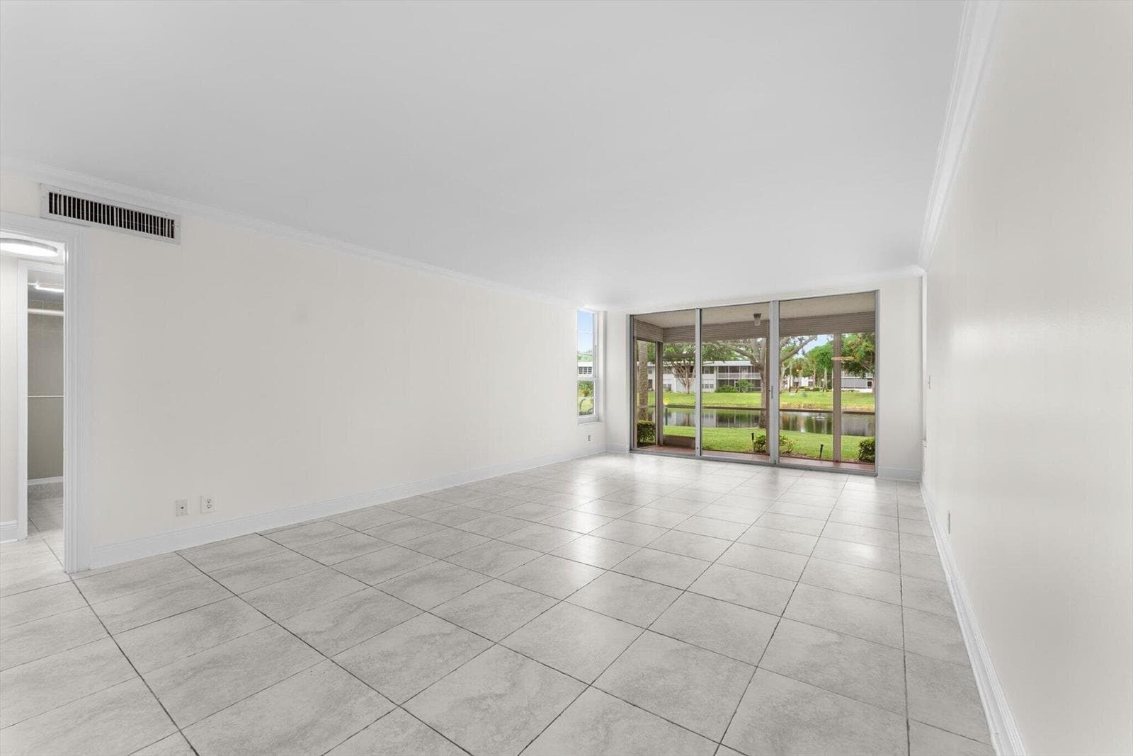 4240 OAKS Terrace # 103, Pompano Beach FL 33069 photo 2