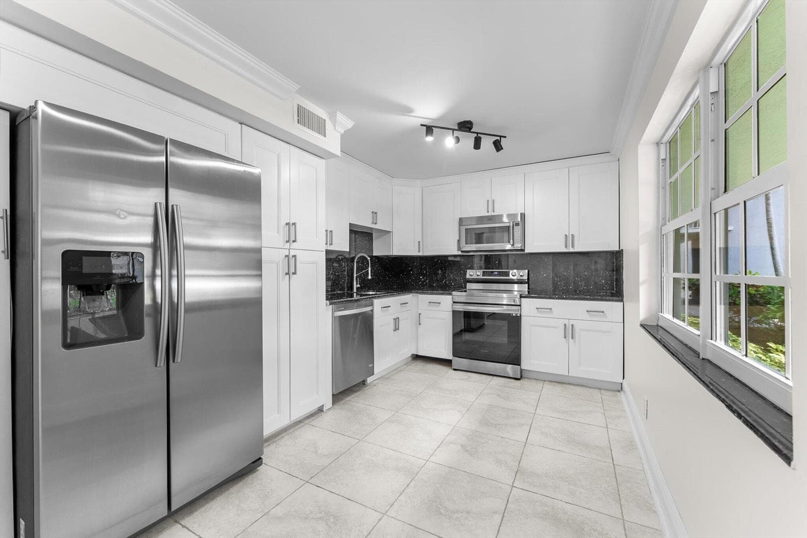 4240 OAKS Terrace # 103, Pompano Beach FL 33069