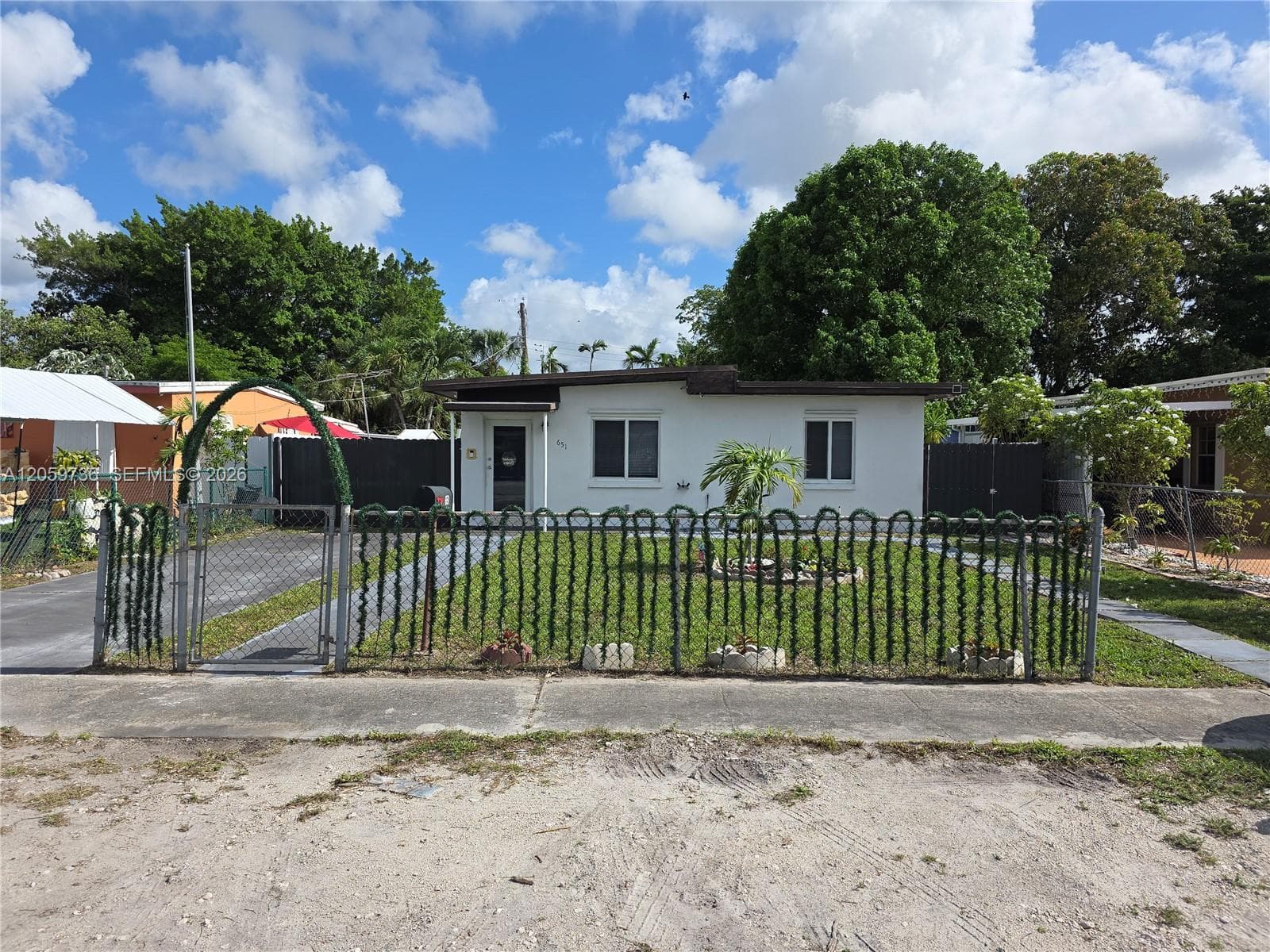 651 E 48th St, Hialeah FL 33013