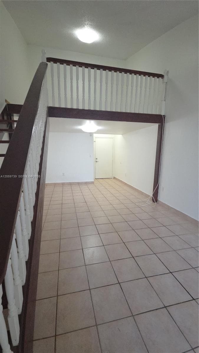 9437 Fontainebleau Blvd # 202, Miami, FL 33172