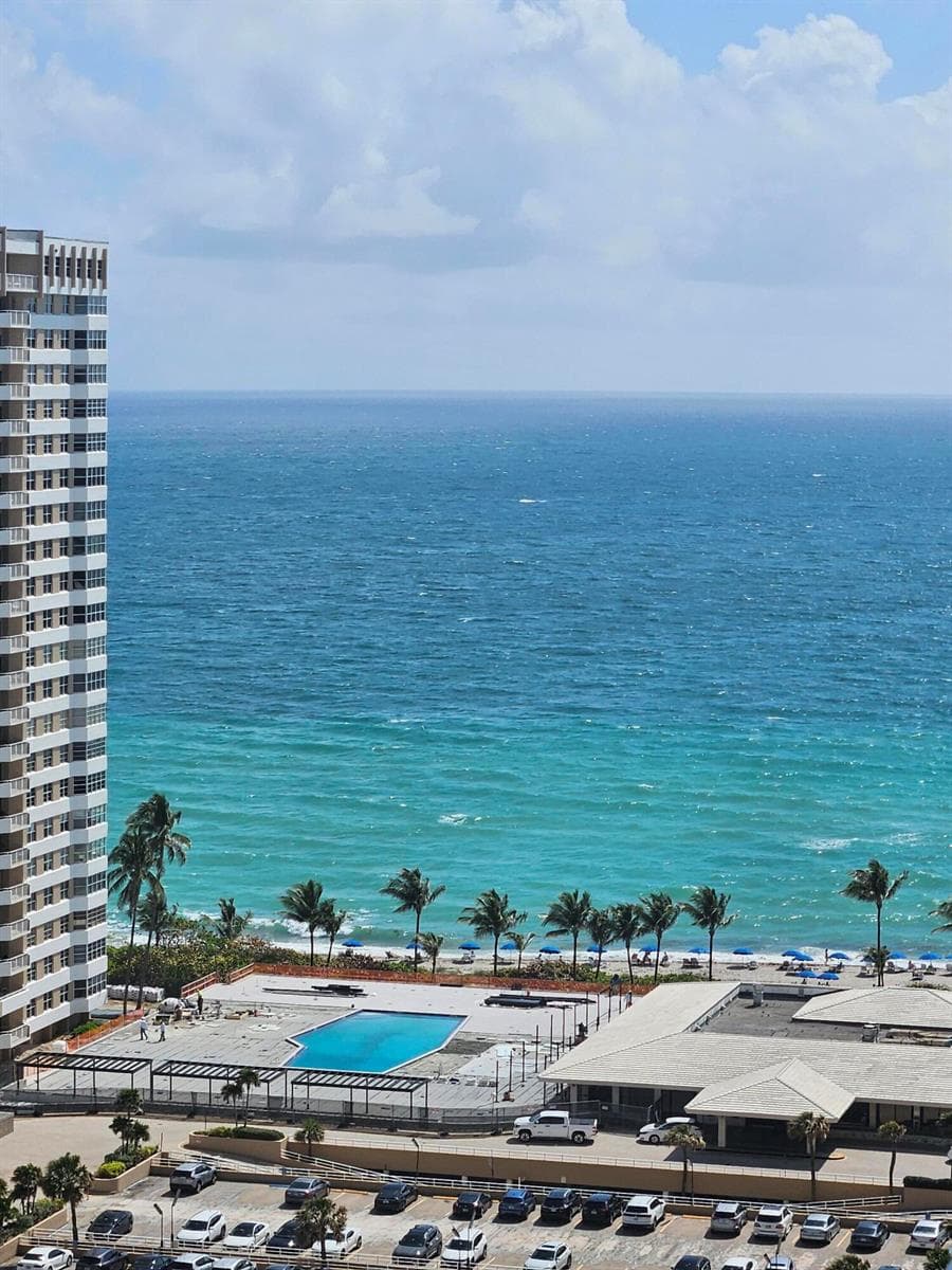 1985 S Ocean Drive # 8p, Hallandale Beach FL 33009