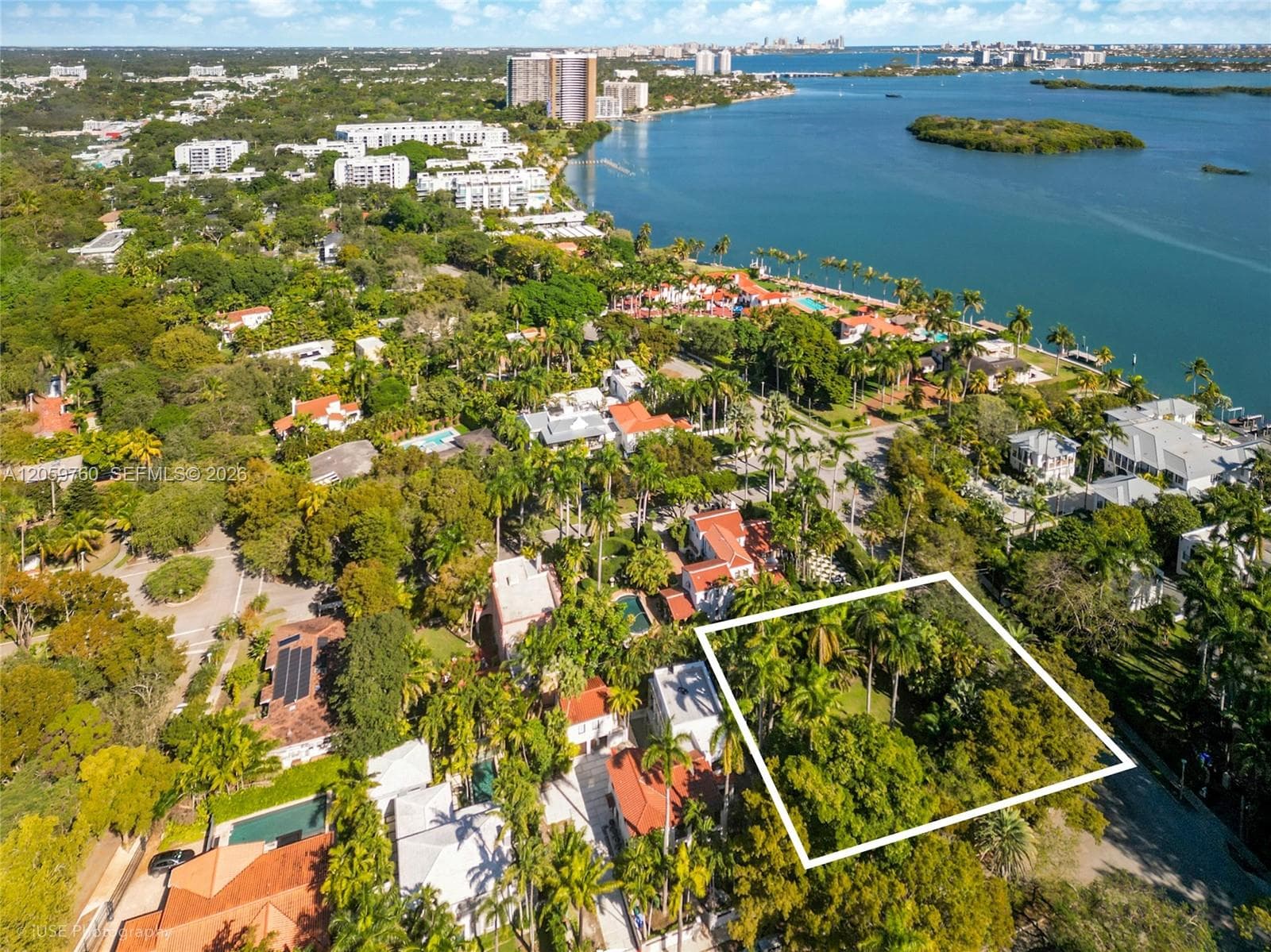 5810 N Bayshore Dr, Miami FL 33137 photo 3