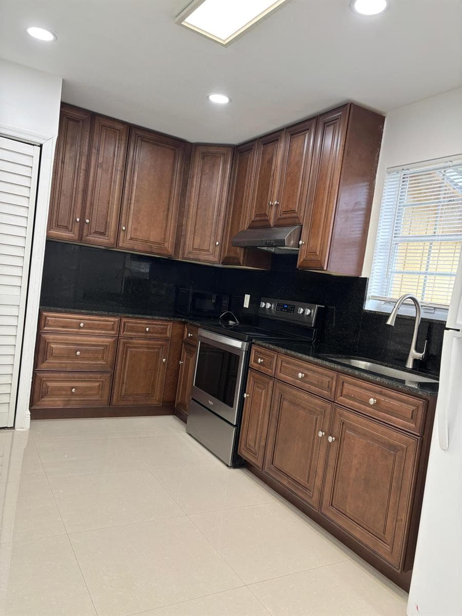 710 Columbus Parkway # Fr, Hollywood, FL 33021 photo 5
