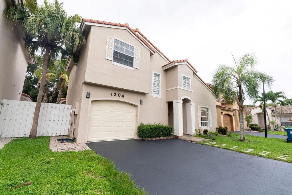1284 NW 125th Terrace, Sunrise FL 33323 photo 3