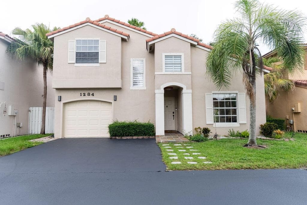 1284 NW 125th Terrace, Sunrise FL 33323