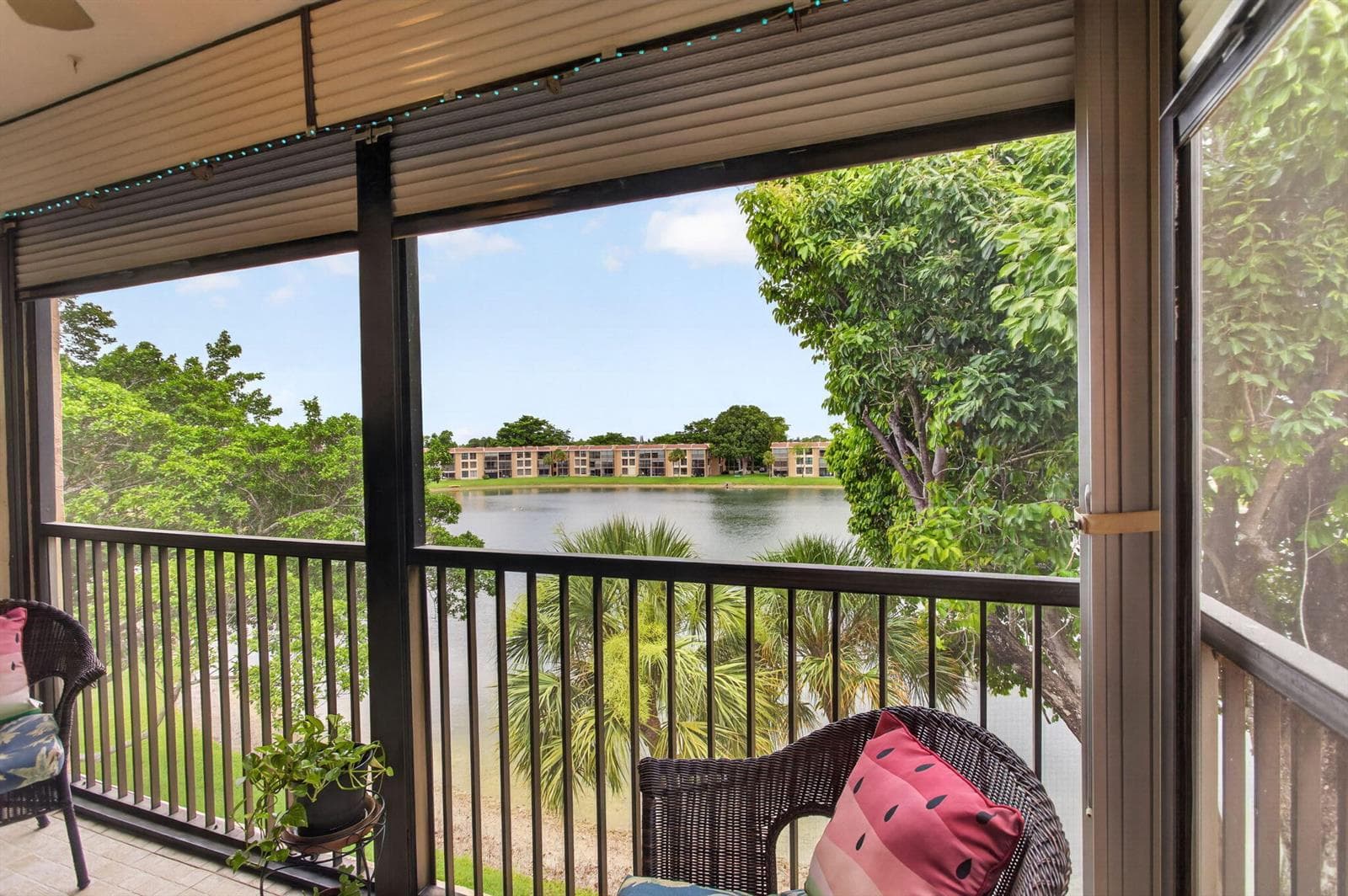 6048 Coral Lake Drive, Margate FL 33063 photo 2