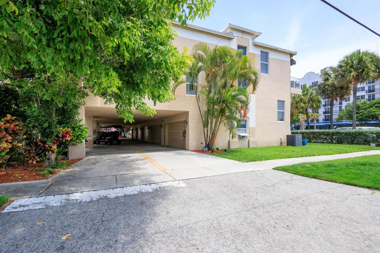 836 SE 20TH Avenue SE, Deerfield Beach FL 33441 photo 2