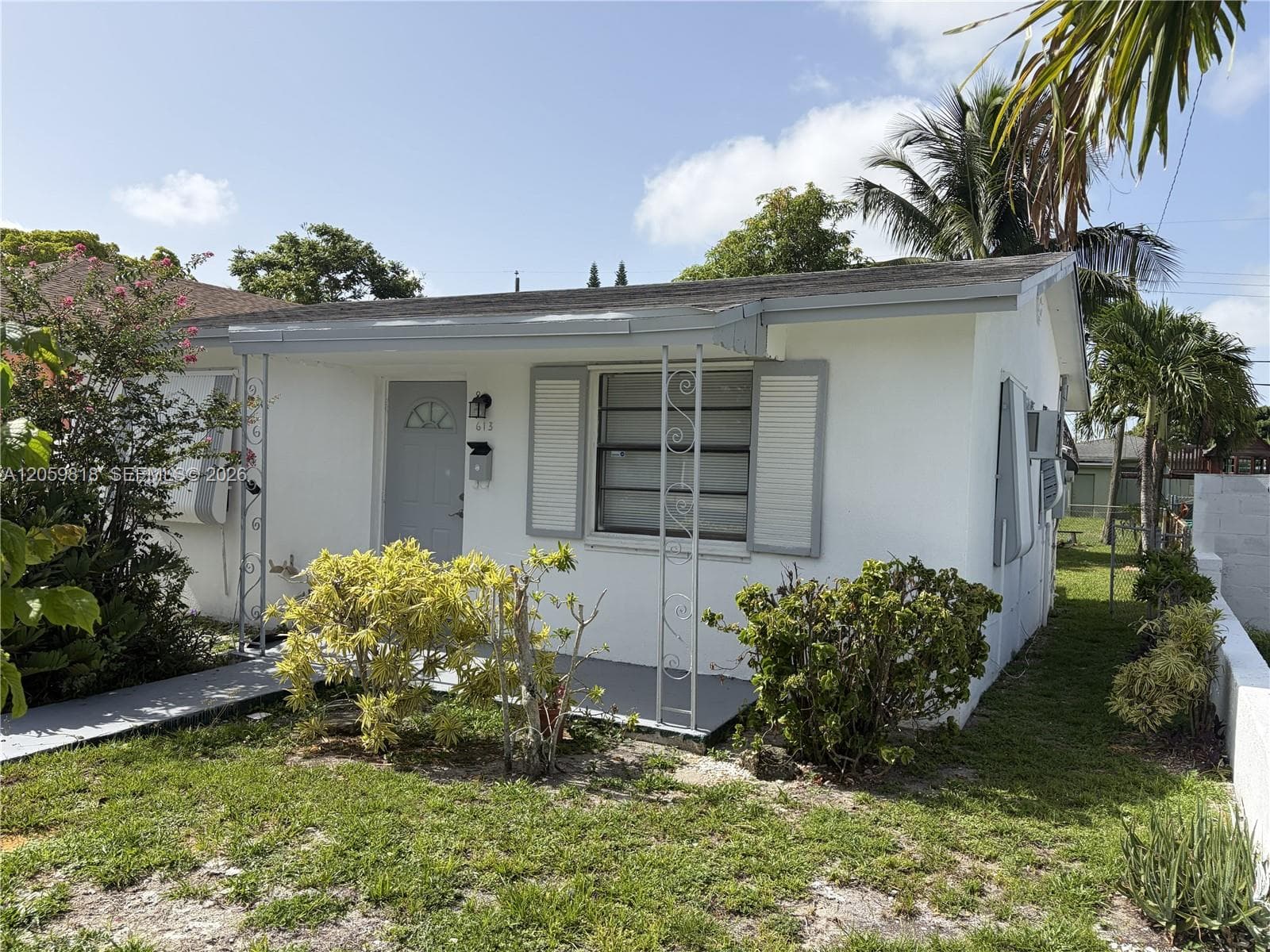 613 NW 5 CT, Hallandale Beach FL 33009 photo 3