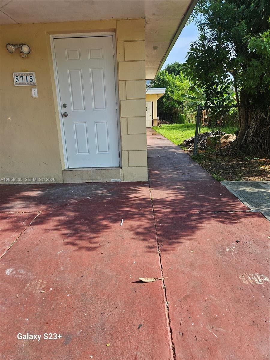 5715 Hayes St # 5715, Hollywood FL 33021 photo 2