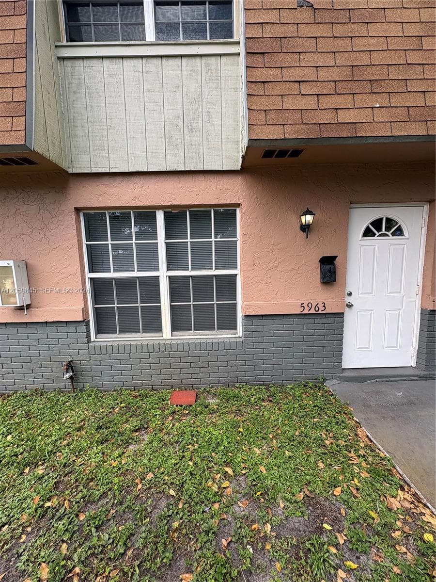 5963 NW 23rd St, Lauderhill FL 33313