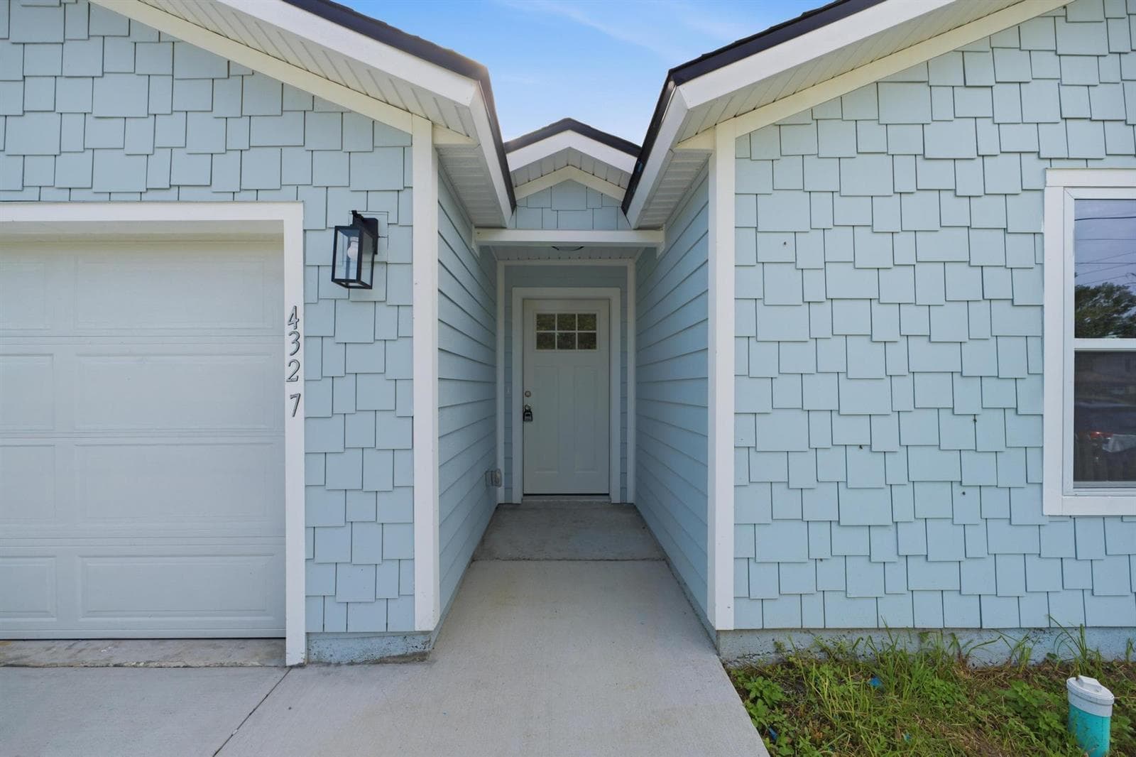 4327 Bessie Circle E, Jacksonville FL 32209 photo 2