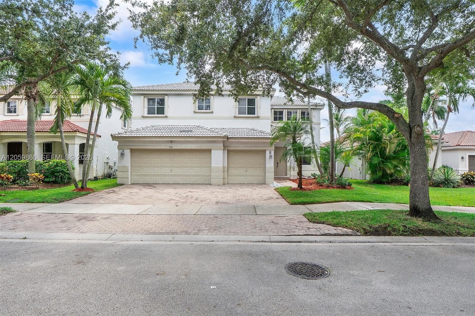 4389 Laurel Ridge Cir, Weston FL 33331 photo 2