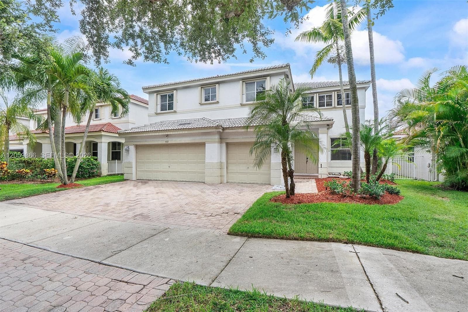 4389 Laurel Ridge Cir, Weston FL 33331