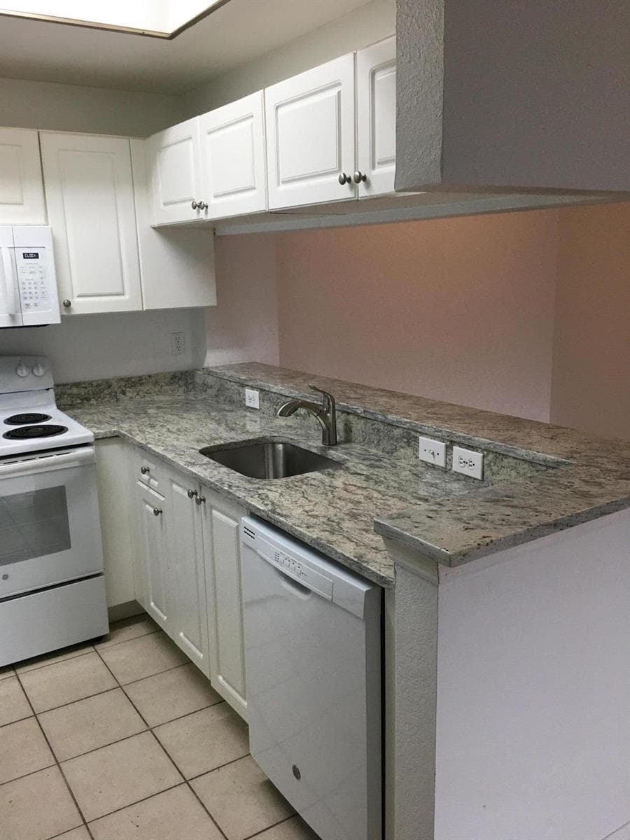 2801 SARENTO Place # 302, Palm Beach Gardens FL 33410