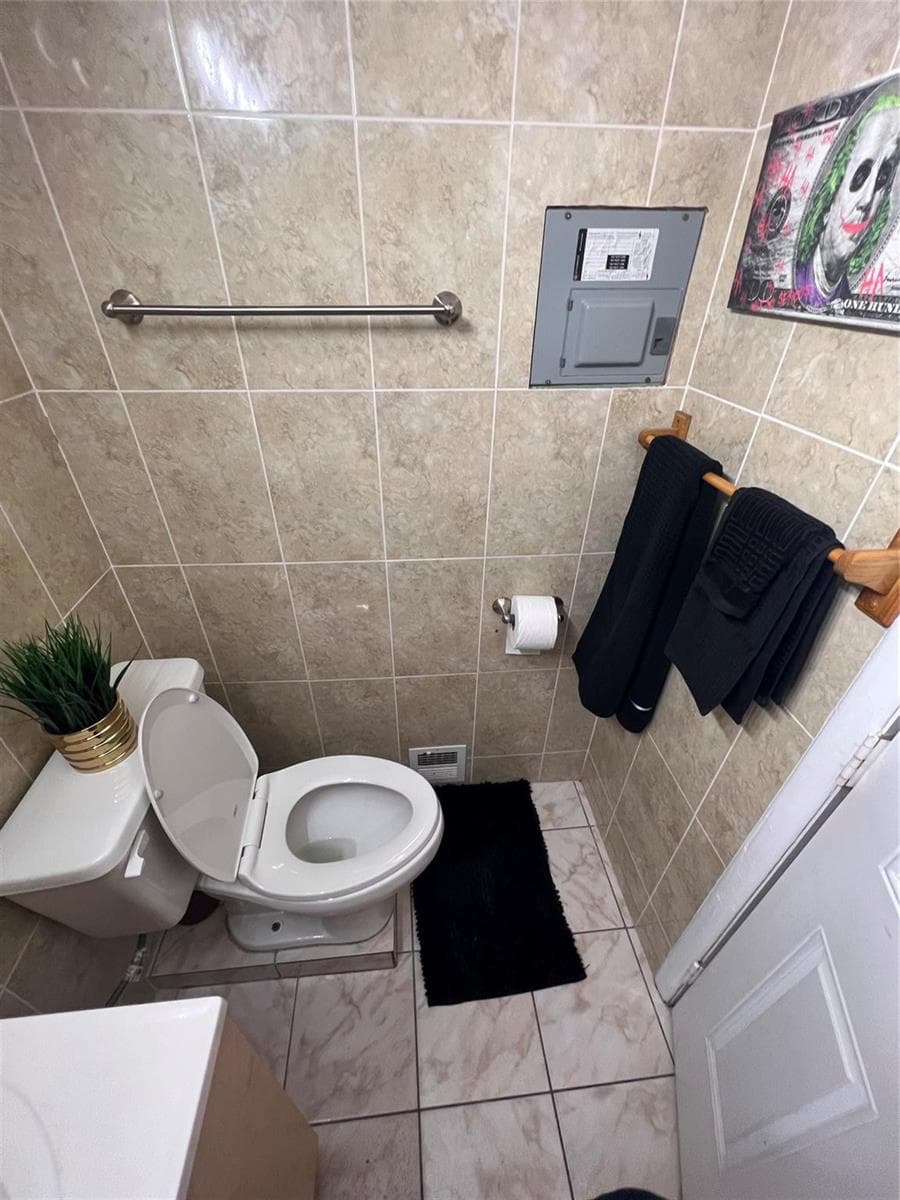 17131 NW 32 Court apt 1, Miami Gardens FL 33056 photo 4