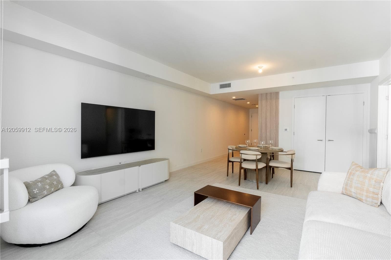 77 SE 5th St # 3308, Miami FL 33131 photo 3