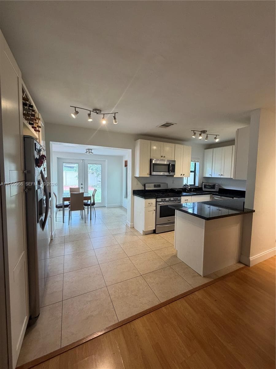 6717 Raleigh St, Hollywood FL 33024