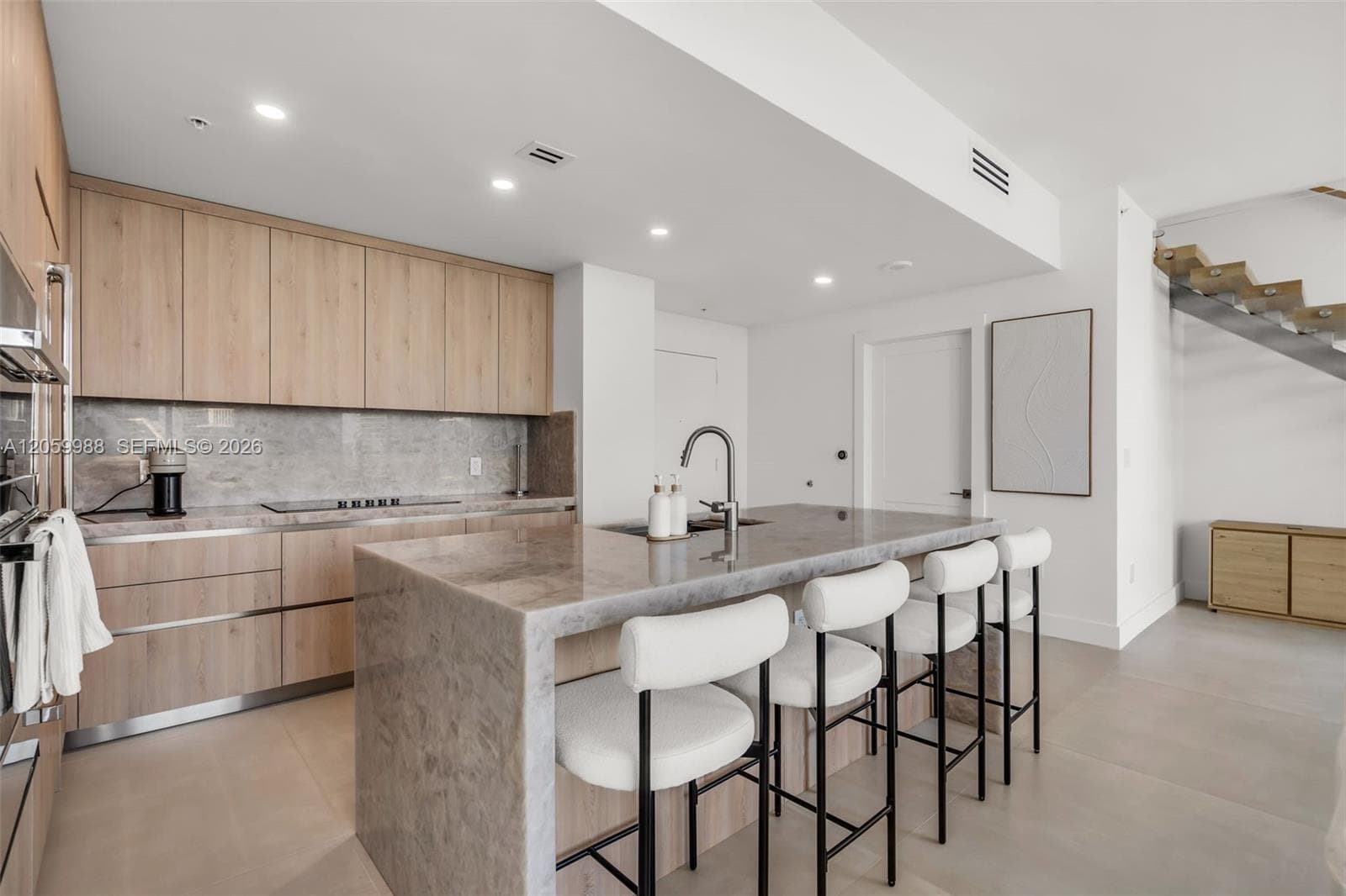 92 SW 3rd St # 5204, Miami FL 33130 photo 2