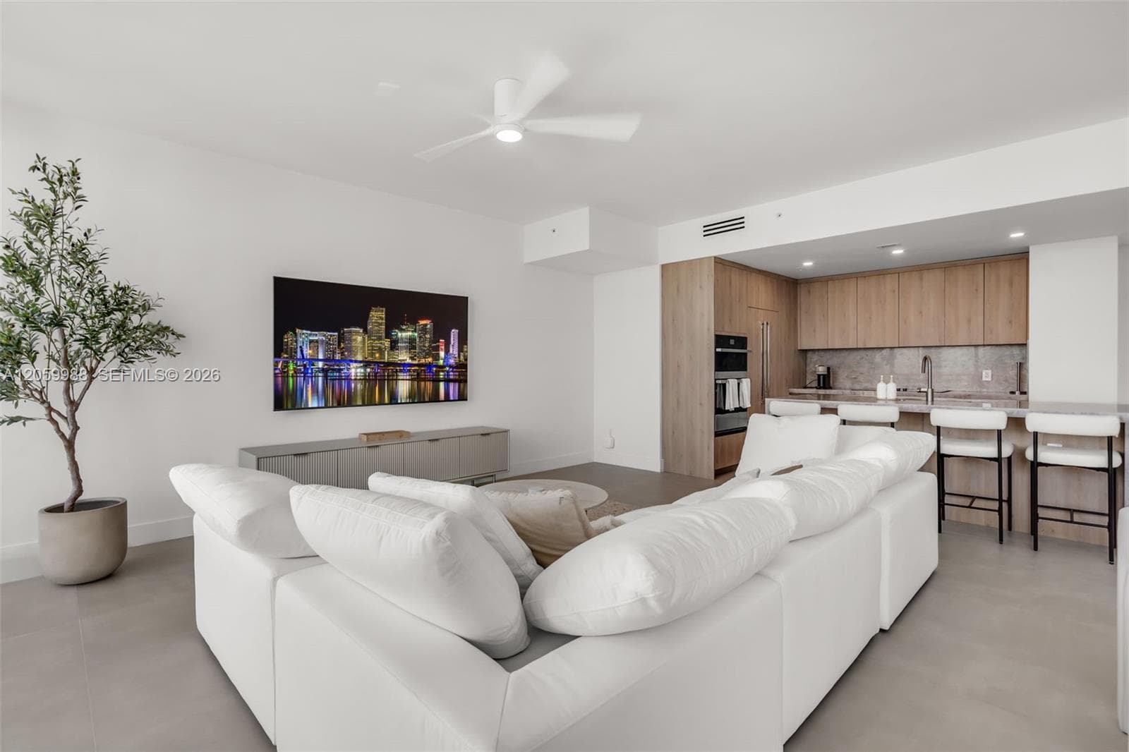92 SW 3rd St # 5204, Miami FL 33130 photo 5