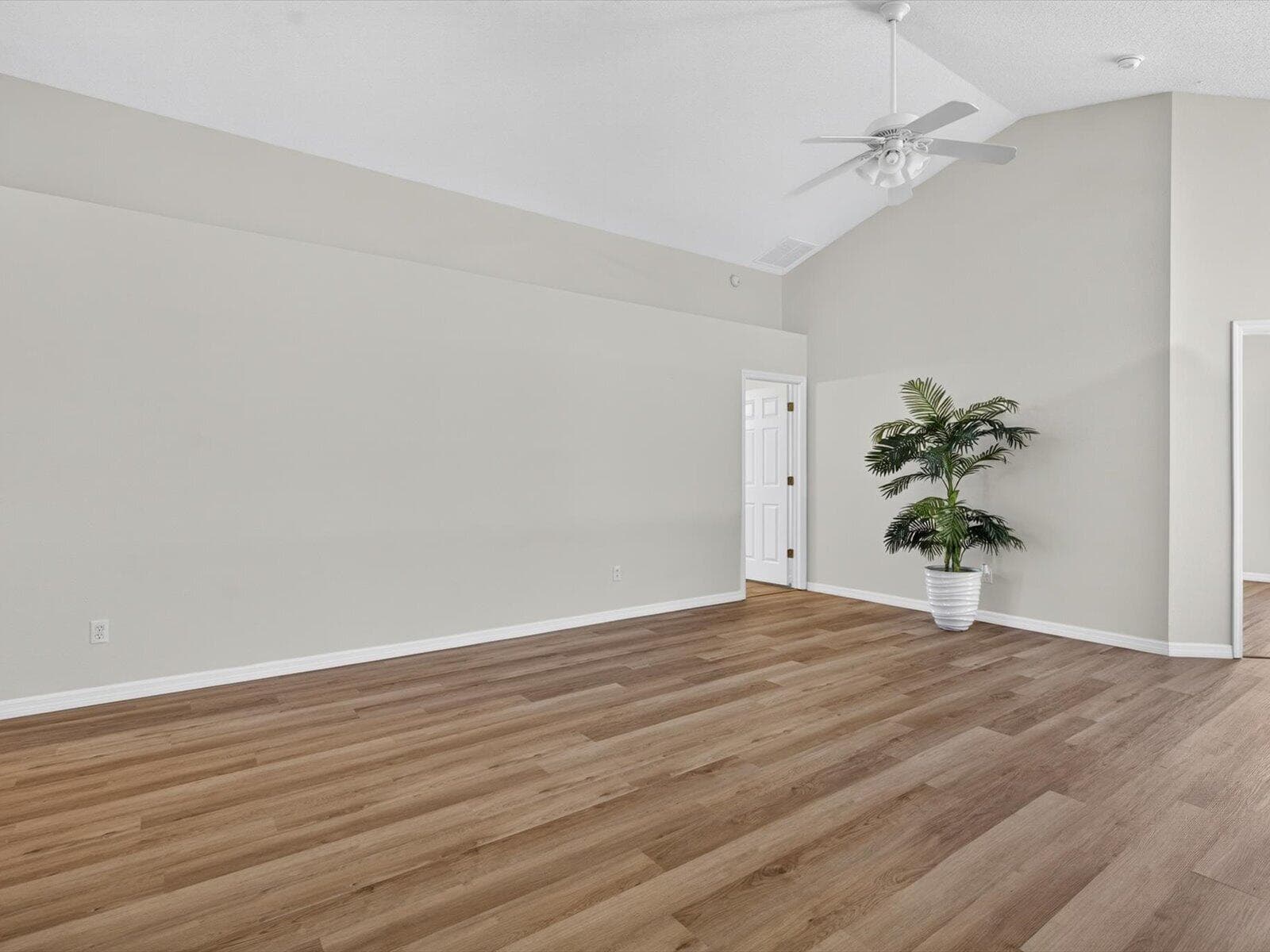 459 Halstead Drive, Davenport FL 33897 photo 4