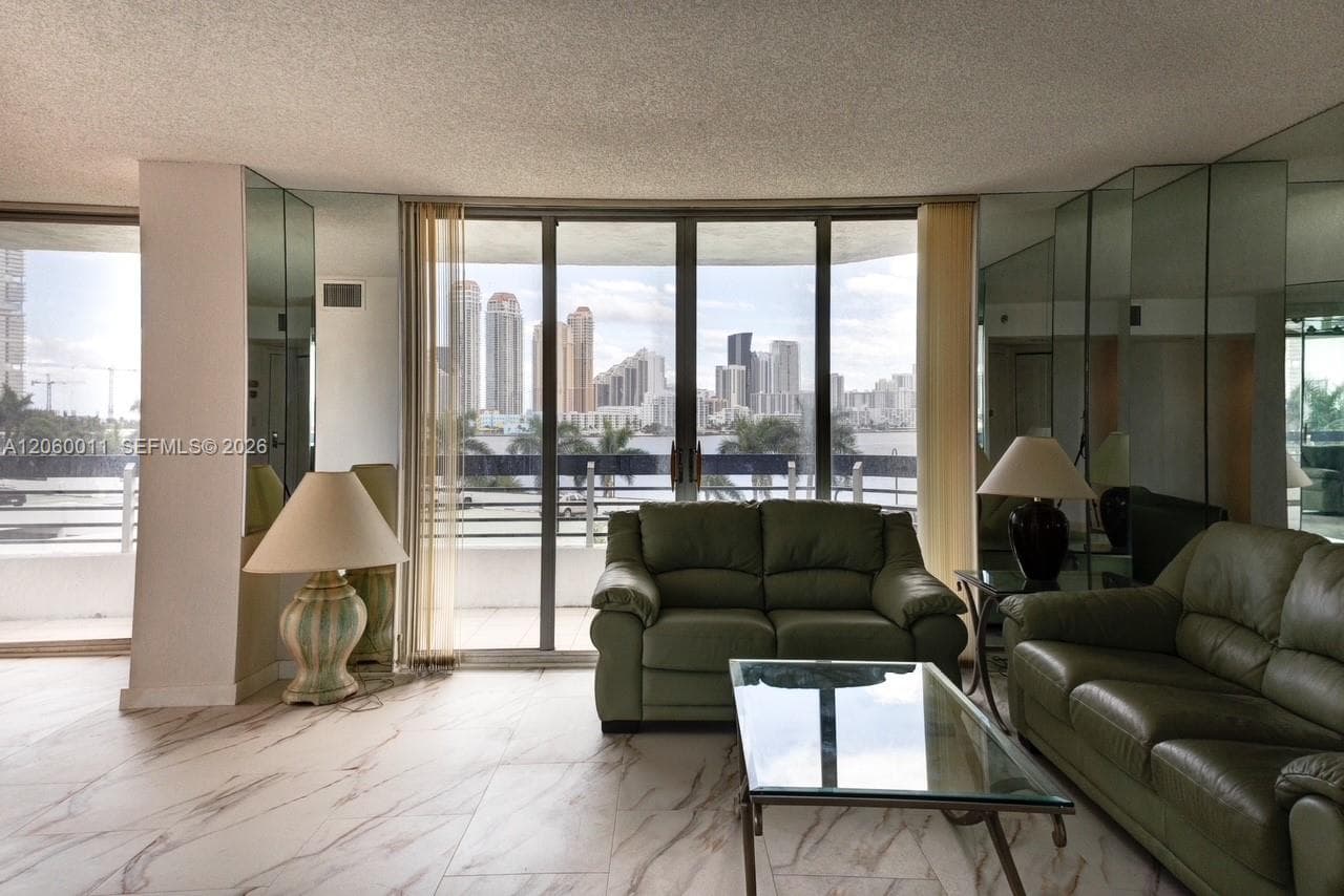 3600 Mystic Pointe Dr # 613, Aventura FL 33180 photo 3