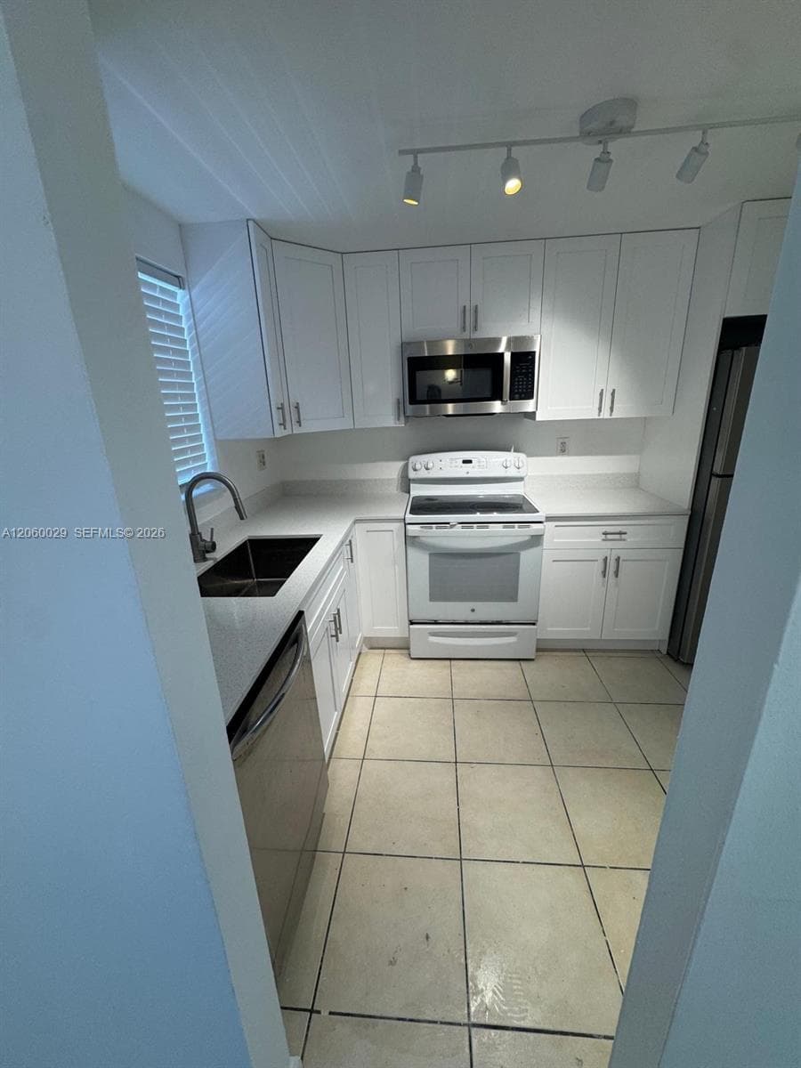 7981 S French Dr # 2-202, Pembroke Pines FL 33024