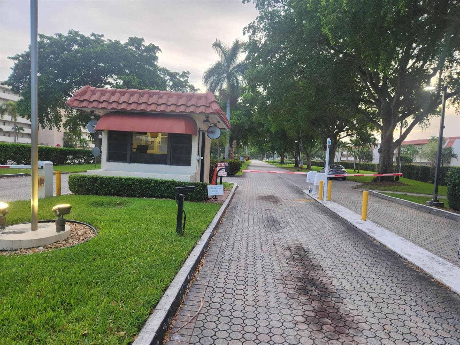 811 S Hollybrook Drive S # 206, Pembroke Pines FL 33025 photo 2