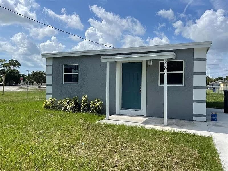 2505 AVENUE L, Fort Pierce FL 34947
