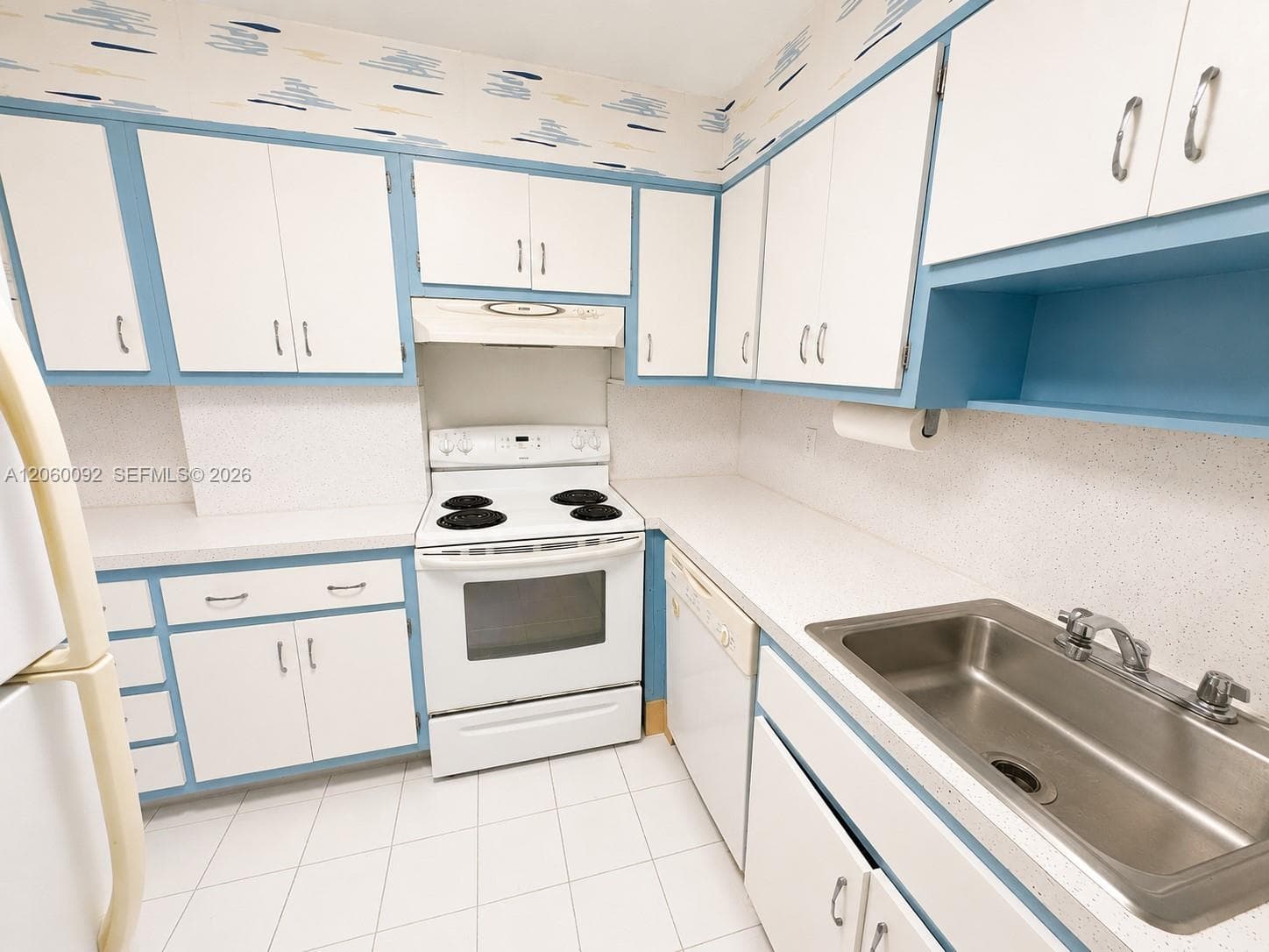 220 Kings Point Dr # 211, Sunny Isles Beach FL 33160 photo 2