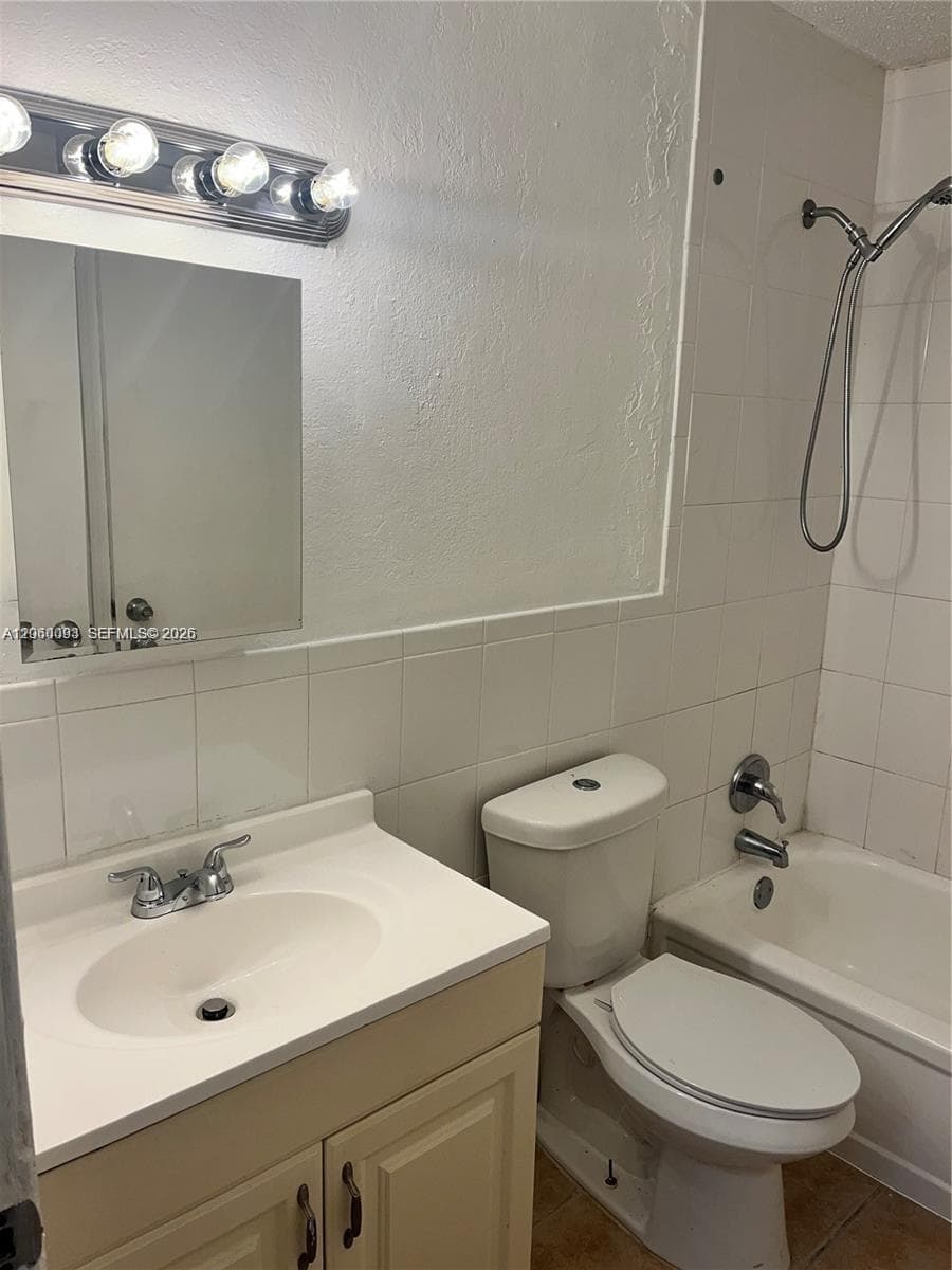 2775 Taft St # 305, Hollywood FL 33020 photo 2